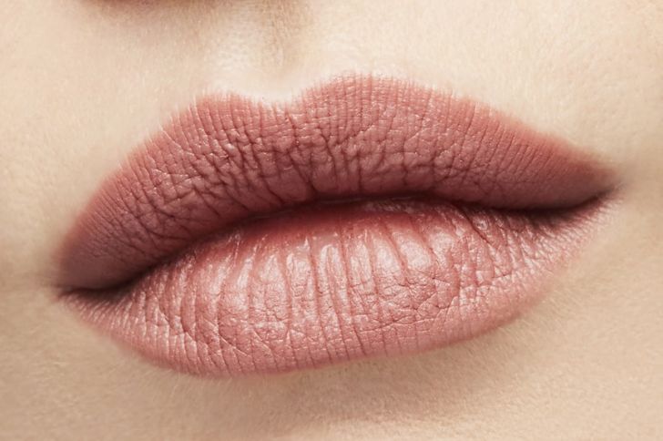 Pintalabios MAC Cosmetics gama MATTE Lipstick tono Velvet Teddy