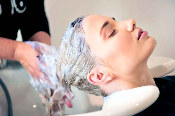 Shampoing violet pour cheveux blonds anti jaunes