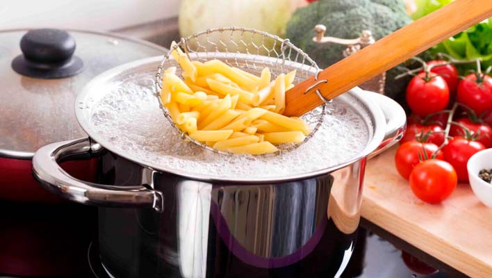 Cómo cocinar pasta sin hervir agua