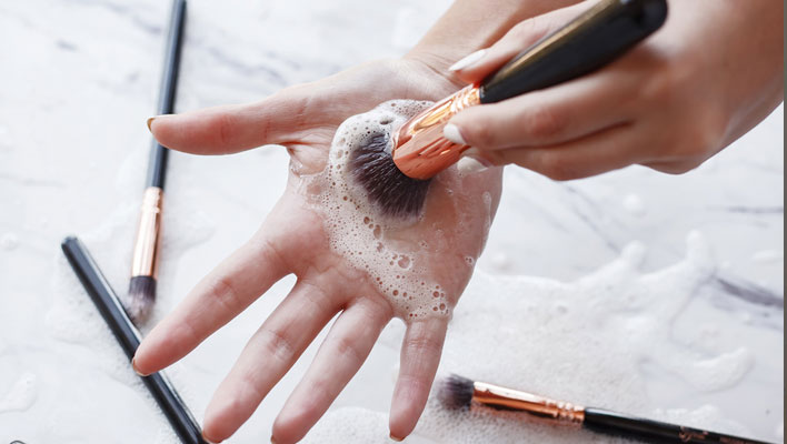 Como limpiar tus herramientas de maquillaje