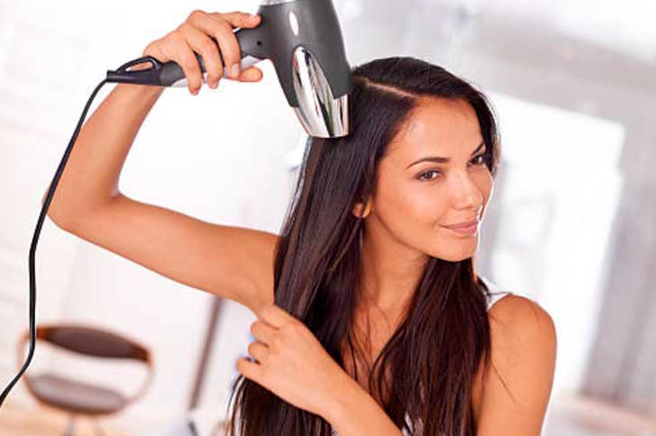 Séchage cheveux anti frisottis
